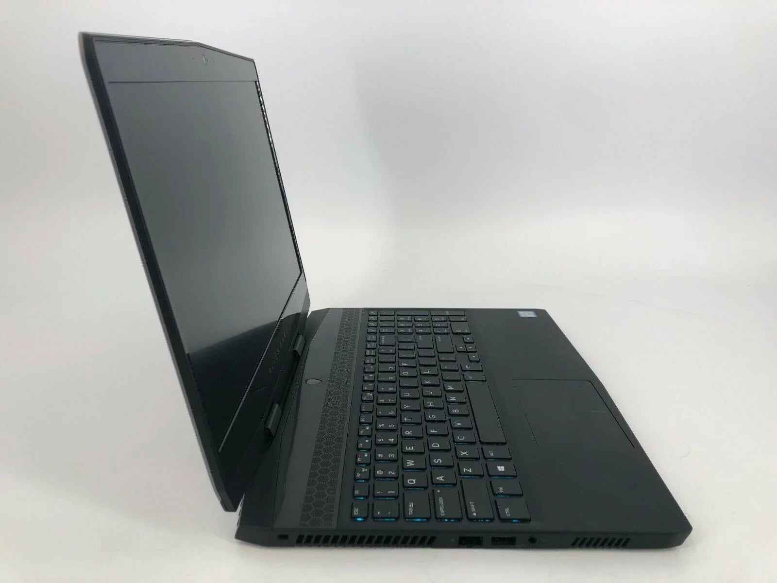 Used Alienware m15 R1 15" FHD 143Hz 2.6GHz i7-9750H 32GB 1TB SizeSizeD - RTX 2070 Max-Q 8GB