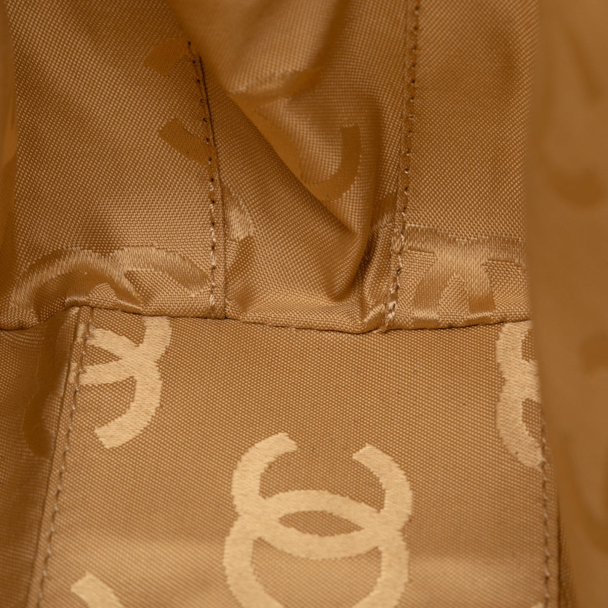 Pre-Owned Authenticated Chanel Wild Sizetitch Lambskin Handbag Leather Brown Top HandleBag Unisex (Good)