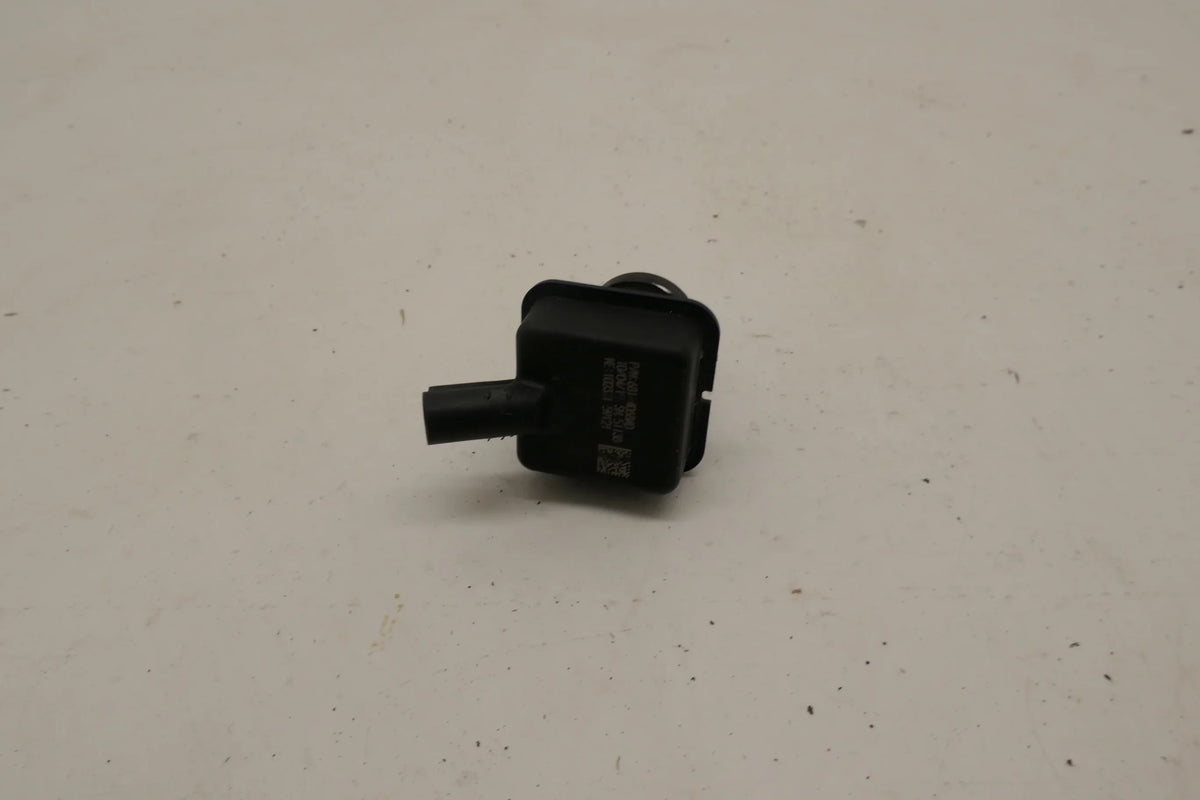 Pre-Owned 2020 Chrysler Pacifica Rear View Back-Up Camera OEM (Good)