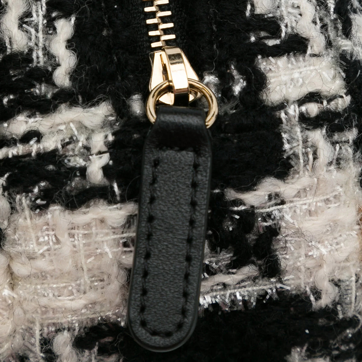 Pre-Owned Authenticated Chanel Round 19 Clutch with Chain and Lambskin Coin Purse Tweed Fabric Black Crossbody Bag Unisex (Good)