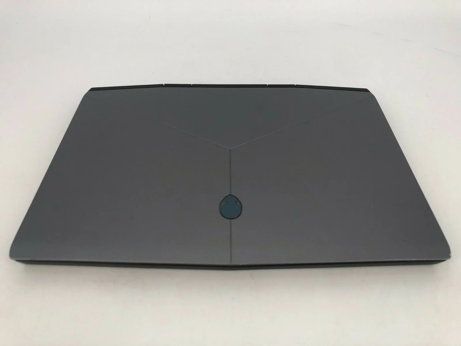 Used Alienware m15 R1 15" FHD 143Hz 2.6GHz i7-9750H 32GB 1TB SizeSizeD - RTX 2070 Max-Q 8GB